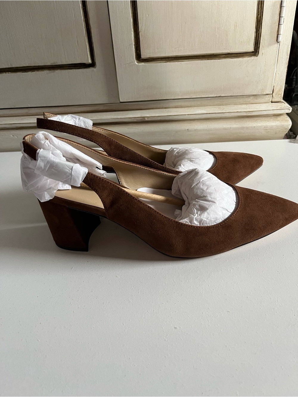 New Ann Taylor Chocolate Brown Suede Pointed Toe Slingback Block Heel Pumps 8.5
